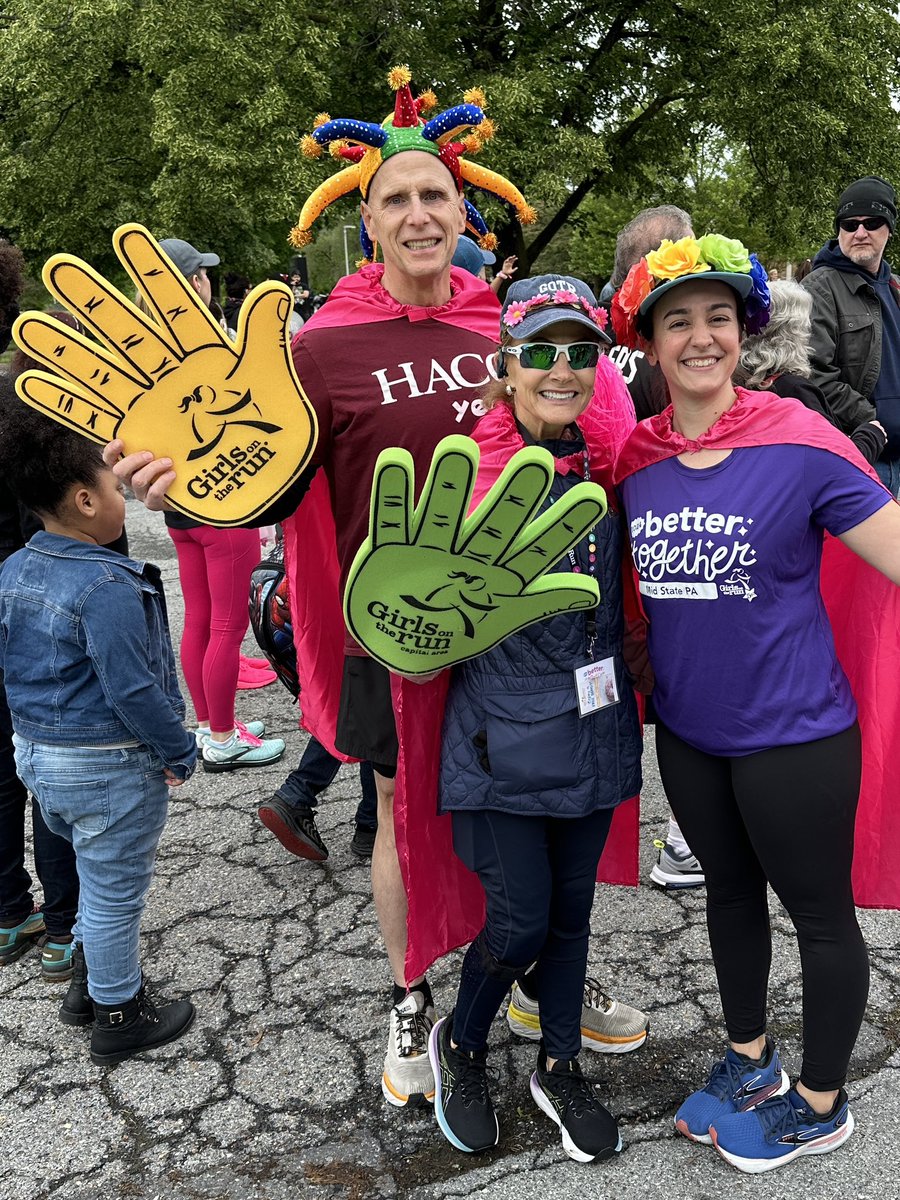 Girls on the Run Mid State PA held their annual event on @HACC_info HBG campus for 2,000 girl runners, their coaches, families, friends, alumni. As a spirit runner, it was a welcome opportunity 2 market the college & encourage these future students & others.