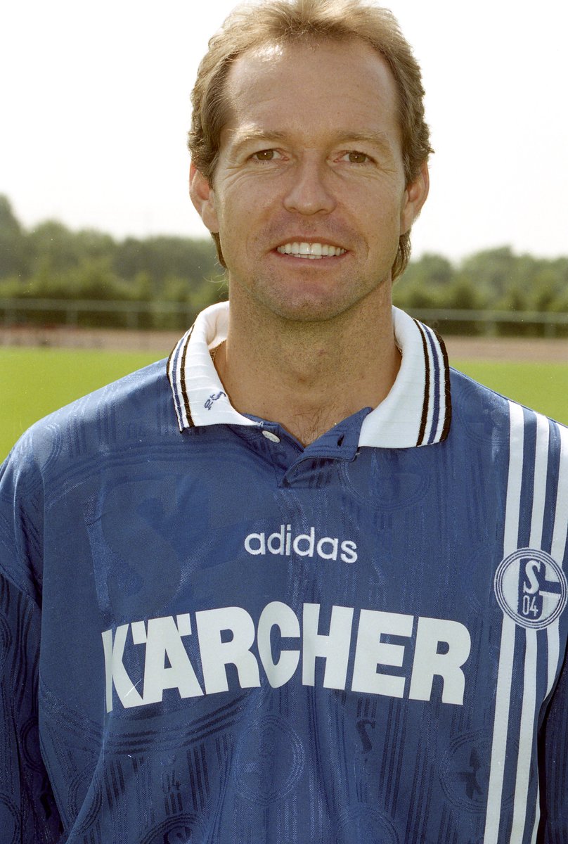 Happy birthday to former Schalke player Tom Dooley! 🎂 Enjoy your day, Tom! #S04