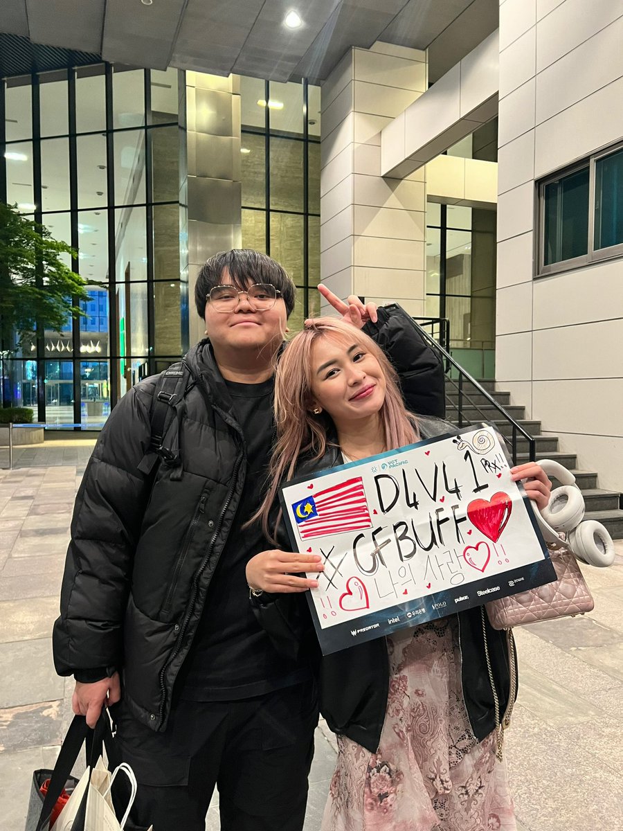 superdupertashy's tweet photo. grand finals day goodluck baby @d4v41vlr 🏆💘 ( am i or @FNS the bigger David fanboy ???) https://t.co/5YVtZartSN