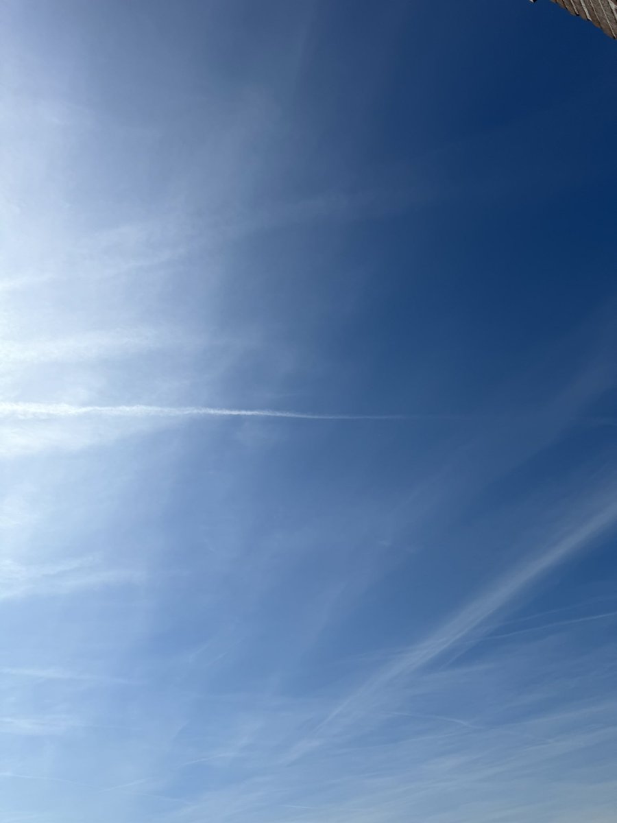 Mcjansen's tweet image. Zodra je het ziet… #cloudseeding #sunblocking #gifstoffen