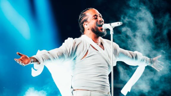 Imam1chalghoumi's tweet photo. Je n'ai jamais été intéressé ni voté pour l'Eurovision. Mais voir des milliers de personnes déverser leur haine et leur antisémitisme sur une jeune Israélienne de 20 ans, qui venait chanter en hommage aux victimes du 7 octobre, me choque. Ce n'est pas ainsi qu'on libère la Palestine. Soutenir une cause ne justifie pas la haine. La majorité silencieuse en Europe a parlé haut et fort, donnant 12 points à #EdenGolan, malgré les 0 points des jurys. Un message puissant contre l'antisémitisme et la haine.

Face à la haine, seule, cette jeune courageuse est restée digne et souriante. Bravo à la Suisse, vainqueur du concours, et félicitations à @Slimaneoff.

#Eurovision #Paix
