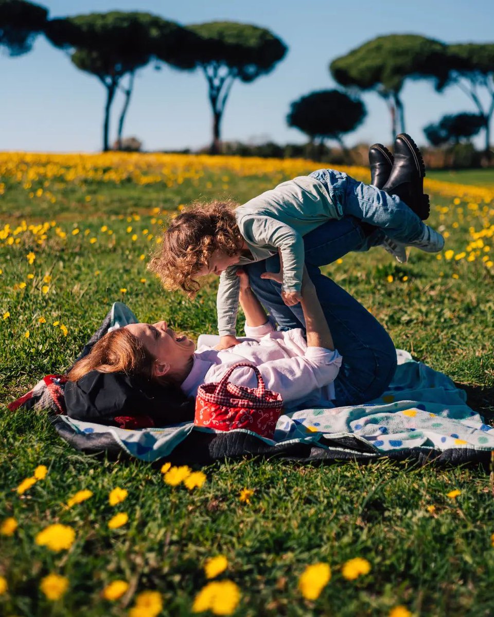 On Mother's Day, share with her the joy of simple things. ⭐ A walk in a park, an adventure in a dreamy Italian location or a lovingly prepared meal will make the day. 📍 @Turismoromaweb 📷 IG lulu_rome_and_kids & emanueledonazza #italiait #ilikeitaly #mothersday