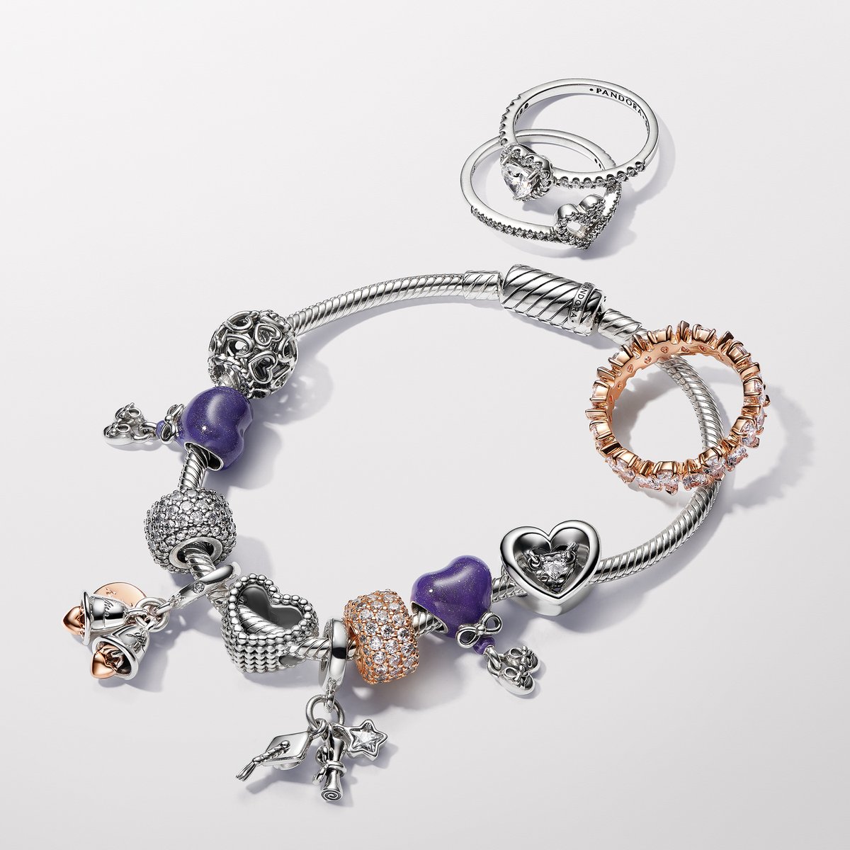 Match the spring vibe with our latest charms. 🫶 Shop now: to.pandora.net/etb4CK