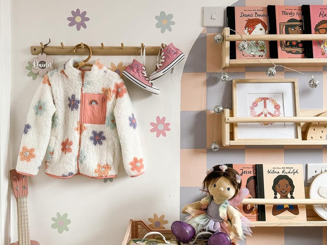 Flower power 🌸💮 We love this pastel patterned nursery! (picture via: @briony.kasper.quinn) #NurseryInspo #BabyRooms #Pastel