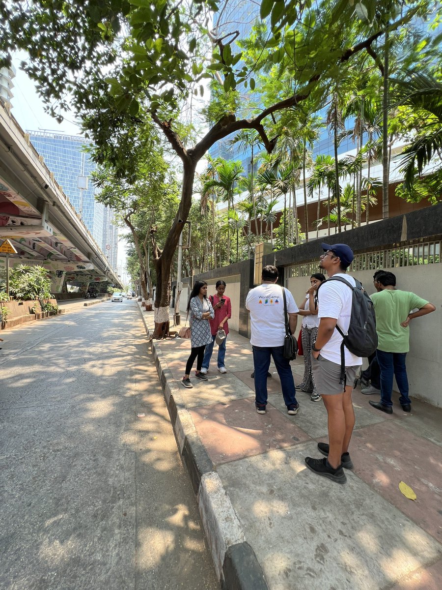walkingproject's tweet image. #CommunityWalk 23 in 📍Lower Parel
#WalkingProject
Fantastic fun talking about a dozen interventions possible at every 50 meter stretch along this route.
The neighborhood that was destined to be a CBD, but we failed to plan for.