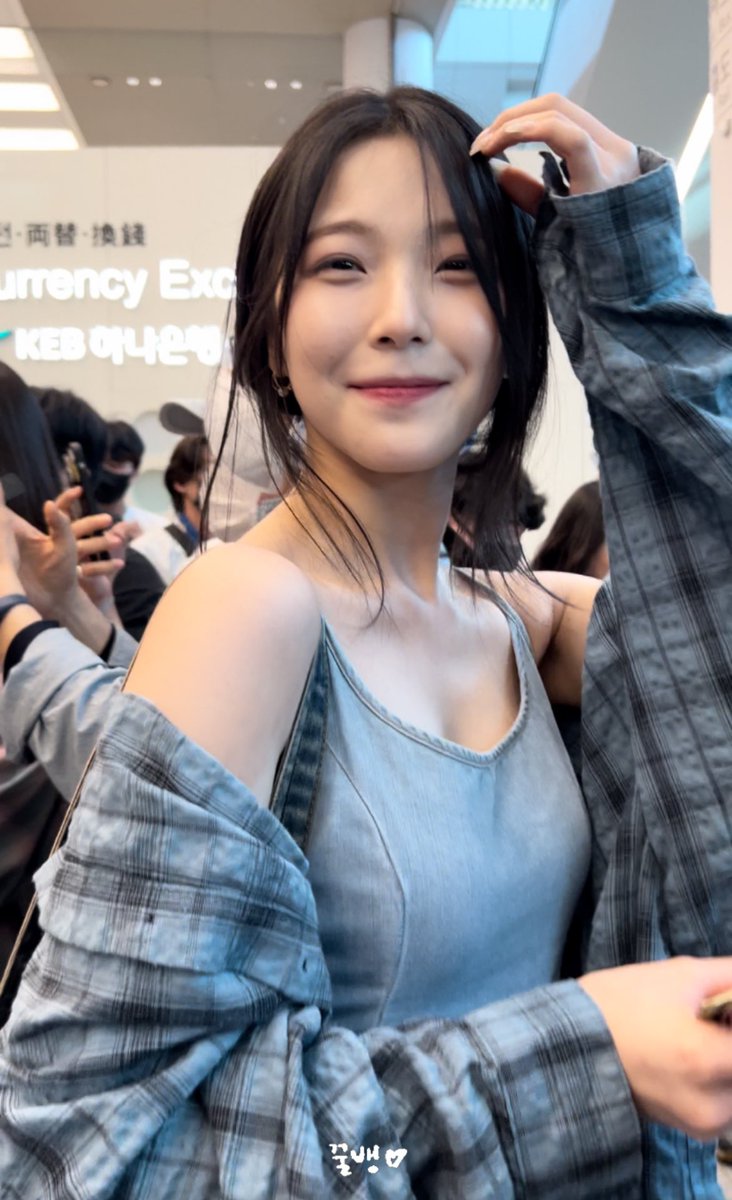 honeyybang's tweet photo. 240512

사복너무예뻐서눈물이남..

#프로미스나인 #지헌 #백지헌 #fromis_9 https://t.co/UkmPwOtH4m