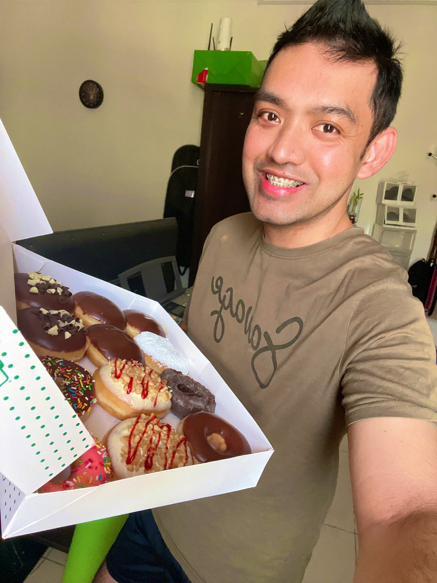 I ordered a 1 Day offer this #InternationalMothersDay on #krispykreme. Bought a dozen of assorted doughnuts and got a dozen of OG for 1QR.  Sino me gusto? 🤤 #cravings #restday #ofw #HappyMothersDayToAll