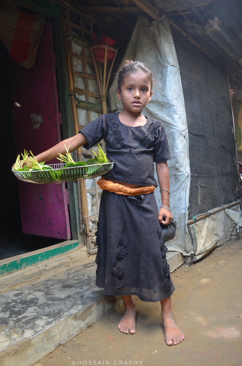 A girl without fatherless has been selling betal leaves to perform her responsibility in the family member. 
Earning reward to serve the family during the hard time and to scope own recreation. 
We, the people should stand the difficult situation.

#girlsituatino #RohingyaRefugee