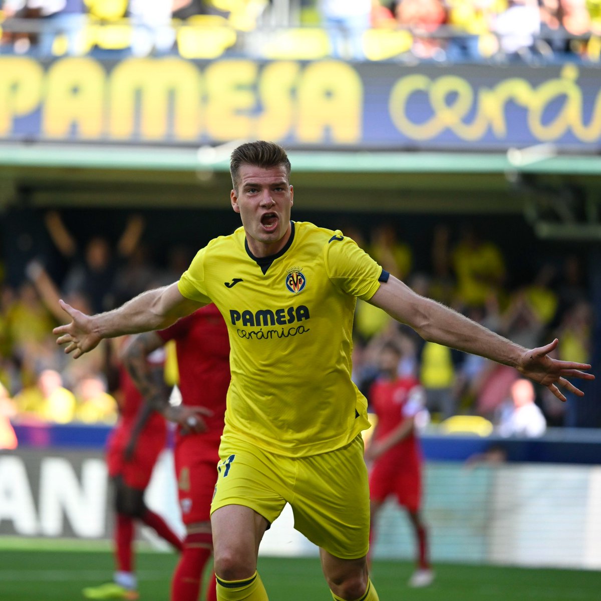 💥 Alexander Sörloth, bu sezon Villarreal formasıyla 38 maçta 22 kez gol sevinci yaşadı ve takımının en golcü futbolcusu oldu.