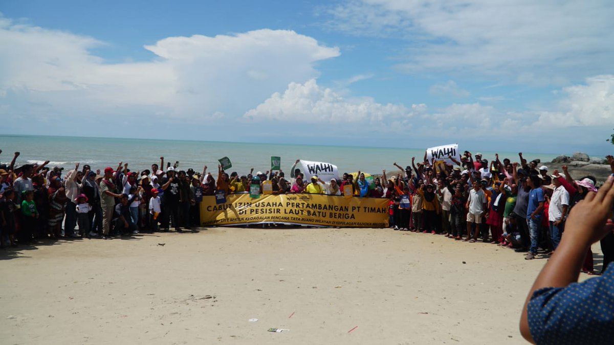 @KementerianESDM harus segera mencabut Izin Usaha Pertambangan PT Timah di Pesisir-Laut Desa Batu Beriga. Kebijakan pertambangan timah di pesisir-laut Batu Beriga sudah keliru sejak awal dan masyarakat pesisir kepulauan Bangka Belitung sudah menolaknya.