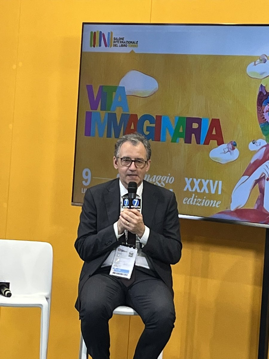 CamComTorino's tweet image. Domenica dedicata ai libri, per l’infanzia e non solo, ne parliamo al #BookLab di #SalTo24 dal palco di #camcomtorino con Paolo Ambrosini presidente Associazione Librai italiani