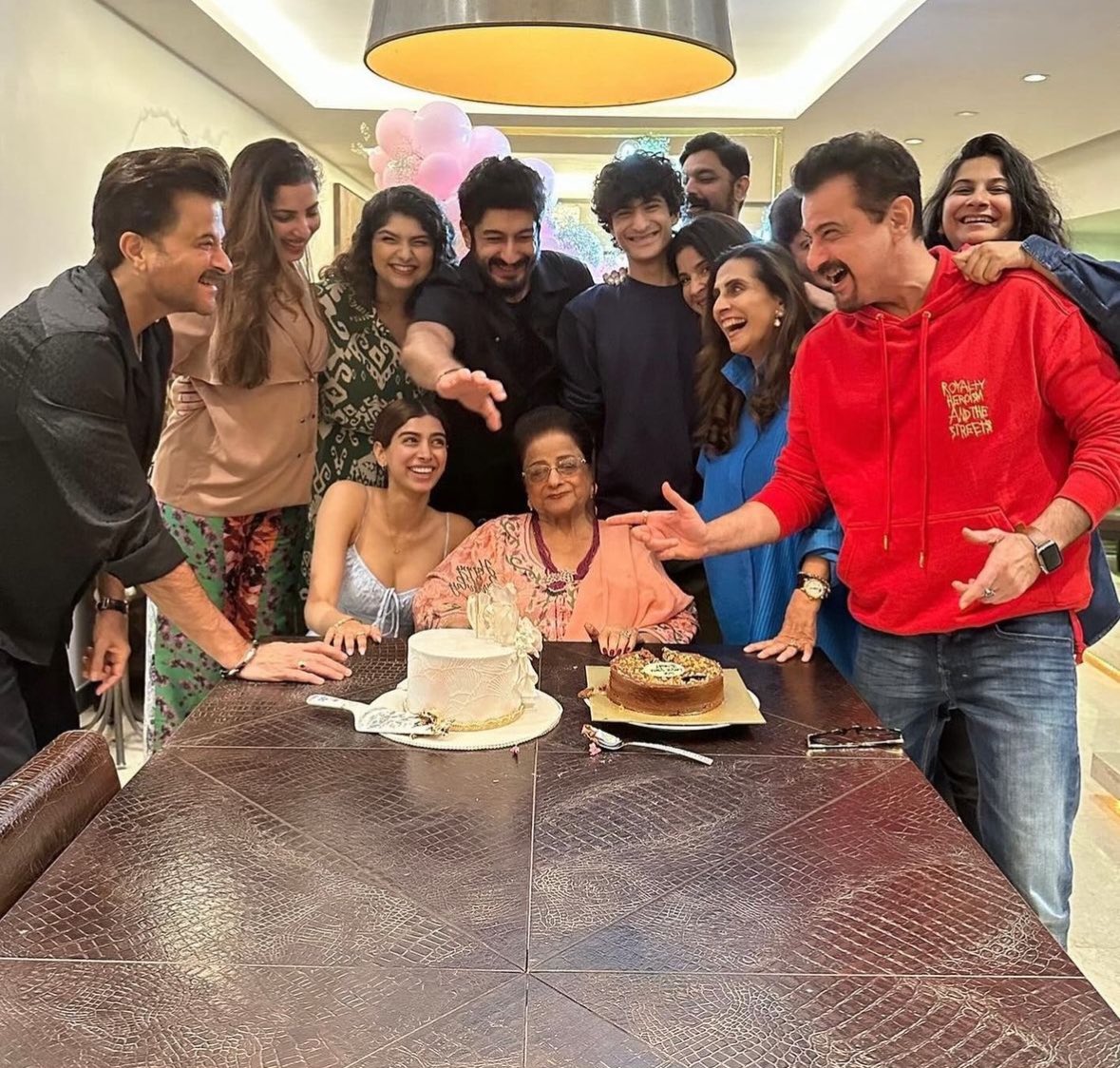 #MothersDay celebration at the Kapoors!

#AnilKapoor #SanjayKapoor #KhushiKapoor #AnshulaKapoor #Bollywood #mothersday2024