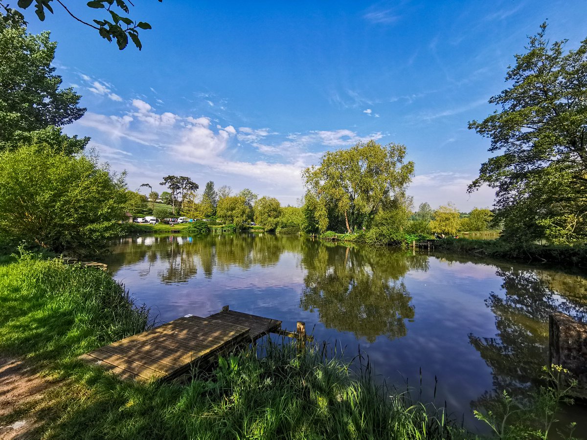 A lovely morning here in #somerset 🌤️,current temp 19c, #metoffice warning for #thunderstorms comes into force at 1pm⛈️ but much of SW England now likely to avoid the worst with the main risk adjusted northwards.