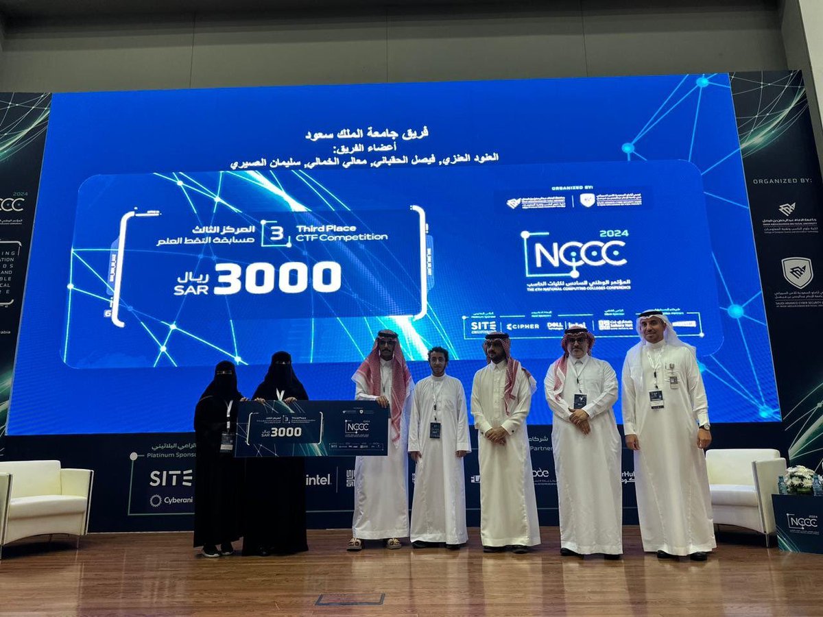 فريق #جامعة_الملك_سعود يحقق المركز الثالث في مسابقة #التقط_العلم، من بين 38 فريقًا من 22 جامعة، والتي أقيمت بجامعة الإمام عبد الرحمن بن فيصل خلال المؤتمر الوطني السادس لكليات الحاسب.