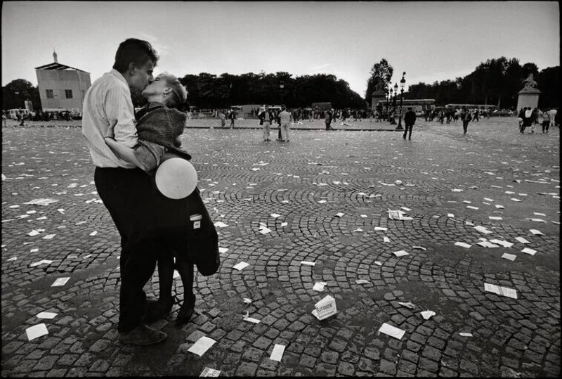 Life’s a balloon…

Raymond Depardon.
Place de la Concorde1988