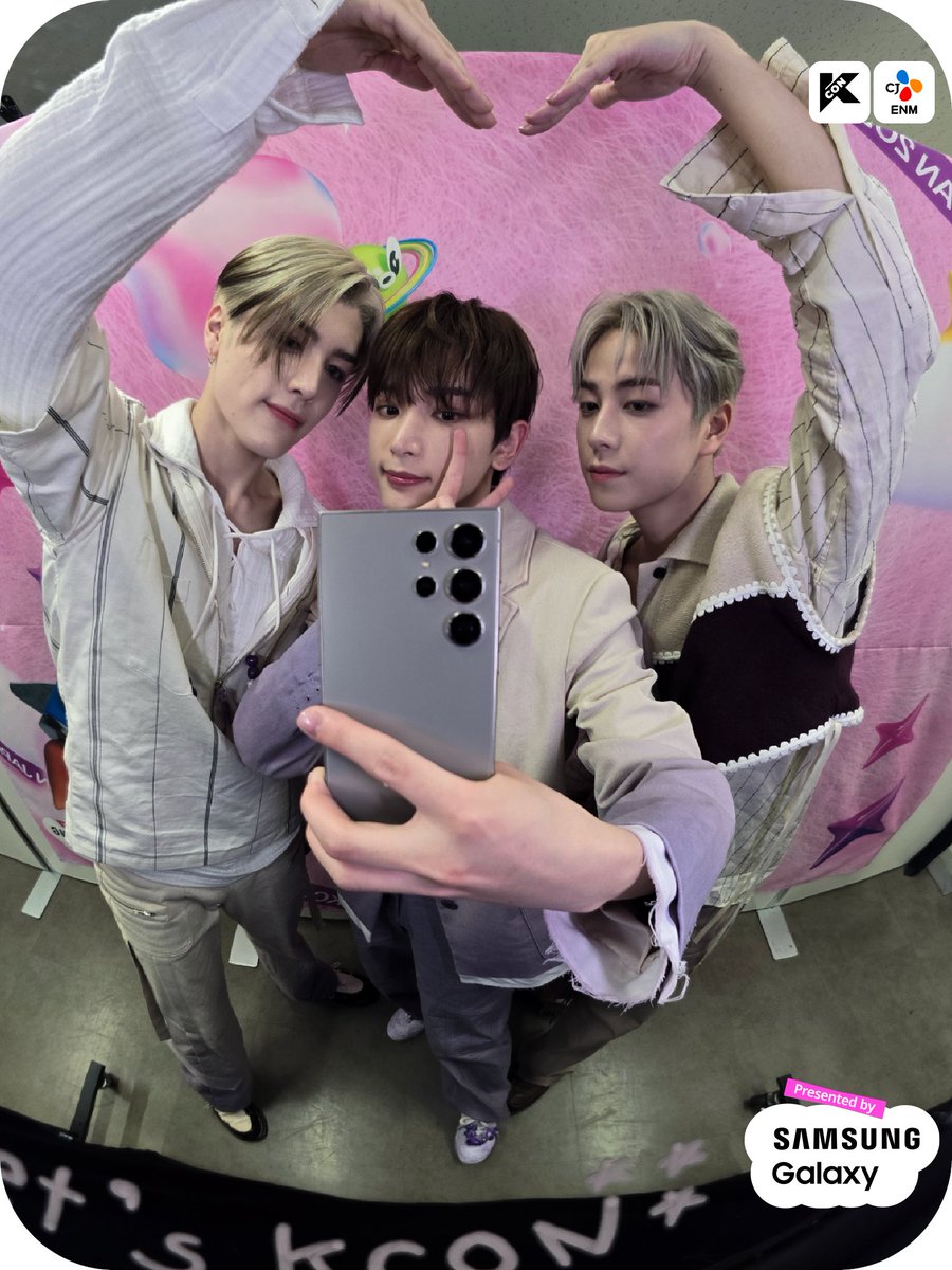 [#KCONJAPAN2024] 📸 #andTEAM MIRROR SELFIE 📍 MAY 12 (SUN) Too cute to handle 🤦‍♀️❤️ かわいすぎ🤦‍♀️❤️ 🎈2024.05.10.-05.12 ✨Let's #KCON!