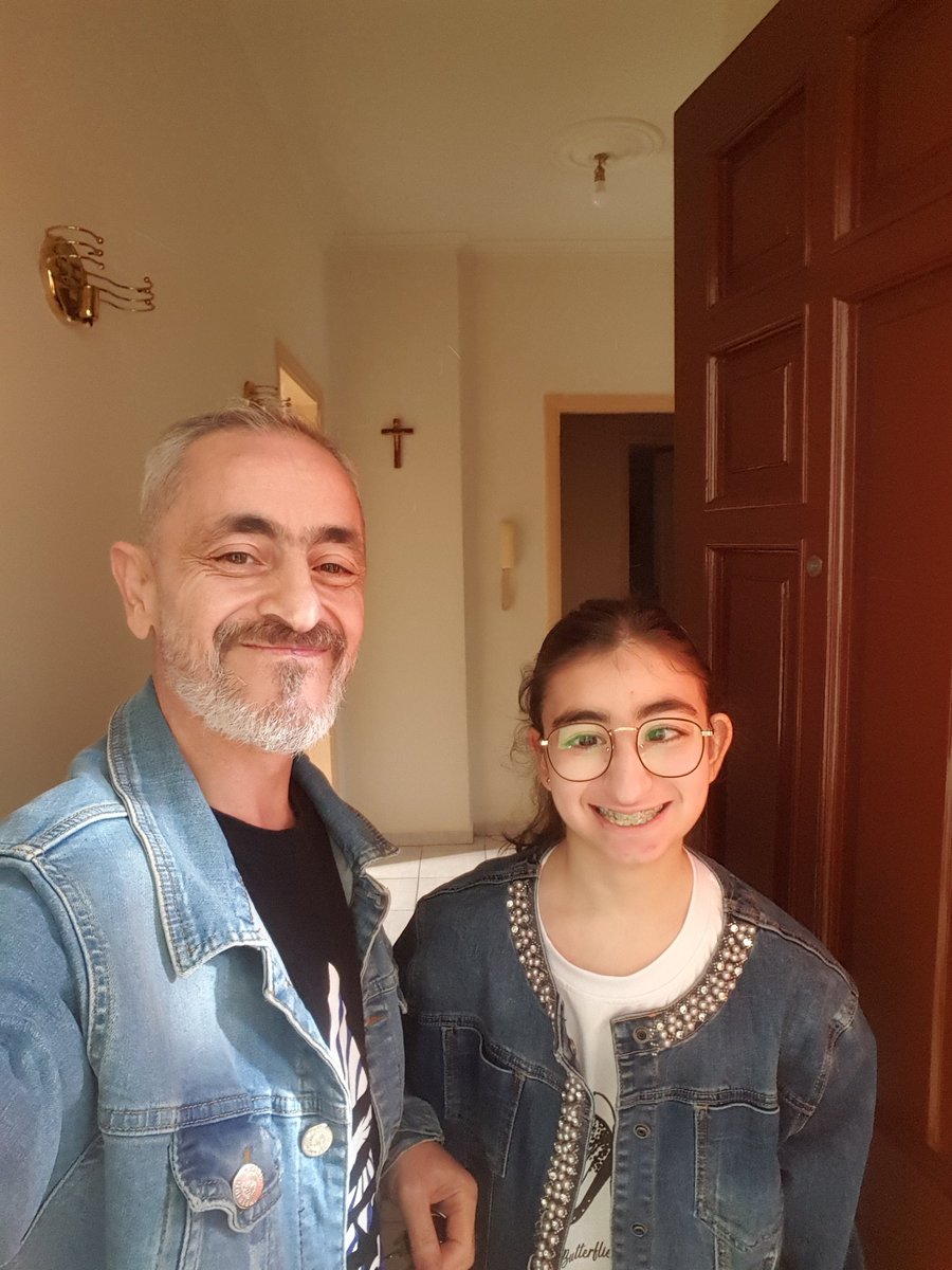 لا تيك توك لا انستغرام يا بيي واذا شي بس تويتر ومتصالحين مع حالنا وكل شي تحت عيوني وحاضر يا بابا ومتل ما بدك يا بابا والله يحميها ويحمي جميع ولاد العالم ويعطينا القوة والقدرة لنقدر نحافظ على ولادنا ونبعدهن عن أوساخ وبزائة التواصل الإجتماعي .
#صباح_الخيرᅠ 
#احد_مبارك 
❤🙏🌷🇱🇧