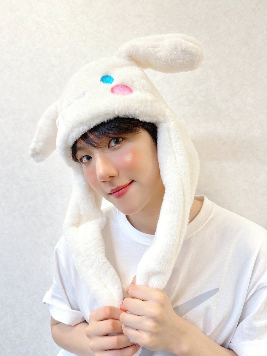 ohmygod?!?!,,#,# the my melody hat.....he's so fucking cute AND THE HEARTS,!,,!,@,#;# ON HIS CHEEKS OMG this blush is so so cute :(((