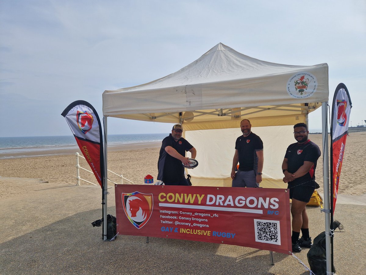 Enjoying the beautiful weather at Colwyn Bay @PrideCymru today with @Conwy_dragons ☀️ Spreading the word of their incredible rugby team based out of @ColwynBayRFC 🏉 @RGCCymuned is very proud of its @IGRugby teams 🌈