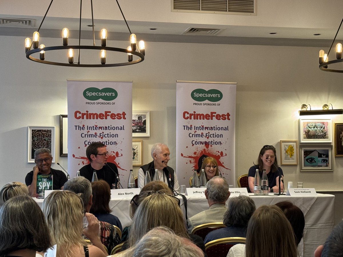 Panels at @CrimeFest ! Had such a good time talking serial killers and corruption and AI this weekend (to name a few of the topics covered). Thank you to all my fellow panelists, but particularly to @writer_north who had to put up with me twice.
#crimefest #authorlife