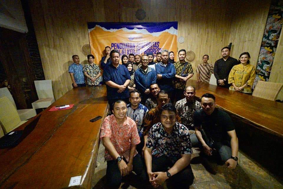 Diwakili oleh Kepala Biro Keuangan & Umum, Indra Hardiansyah & Inspktur Suwedi, @Kepala_BP2MI membuka acara Capacity Building dgn tema 'Penguatan Sinergitas Menuju Kerja Progresif (Dilingkungan Tata Usaha Pimpinan BP2MI)' di Lembang - Bandung @bp2mi_ri #BP2MI #SikatSindikat