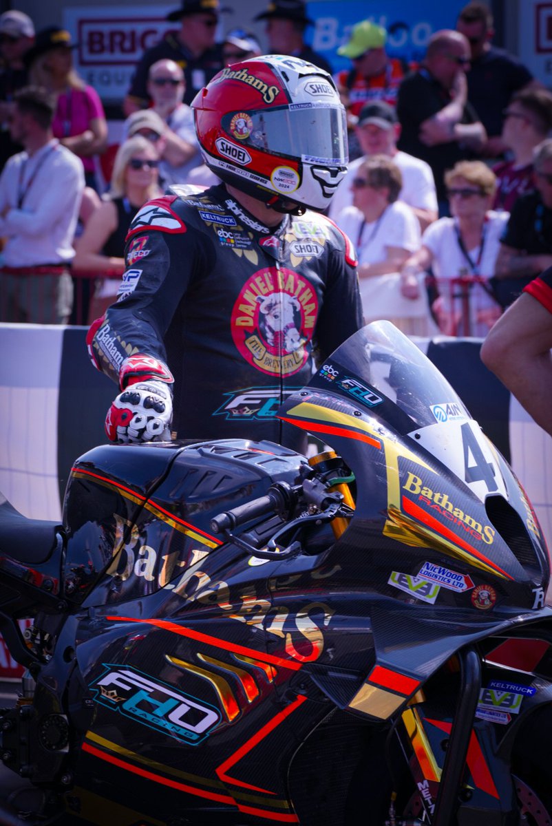 Photo_ryan5's tweet image. Michael Rutter on the grid in race concentration 💪🏆 @michaelrutter_