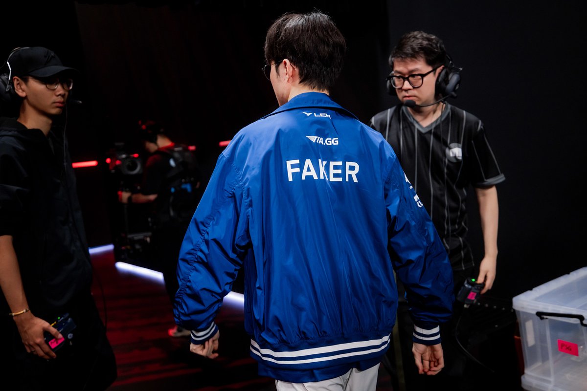 ilhadaslendas's tweet photo. 🚨 Bilibili vence a T1 por 3x1 e está na semifinal do MSI 2024!

A BLG vai enfrentar a GEN.G no dia 16/05 valendo vaga pra Grande Final do torneio

Já a T1 cai para a chave inferior e vai enfrentar a Team Liquid no dia 15/05 https://t.co/ad9oPeMsev