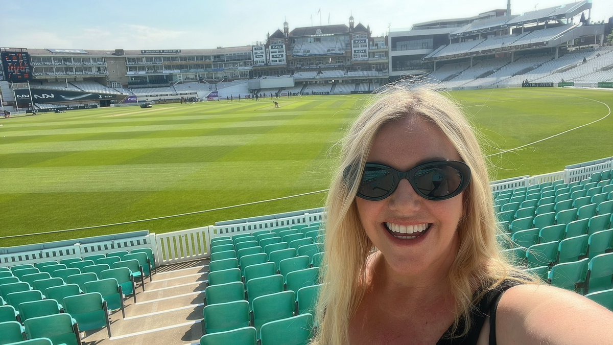 Sun’s out, guns out, sunnies on. If you can’t get to The Oval you can listen to me purring about the glorious weather & Surrey v Warwickshire on #BBCsport. 😎 🏏 📻