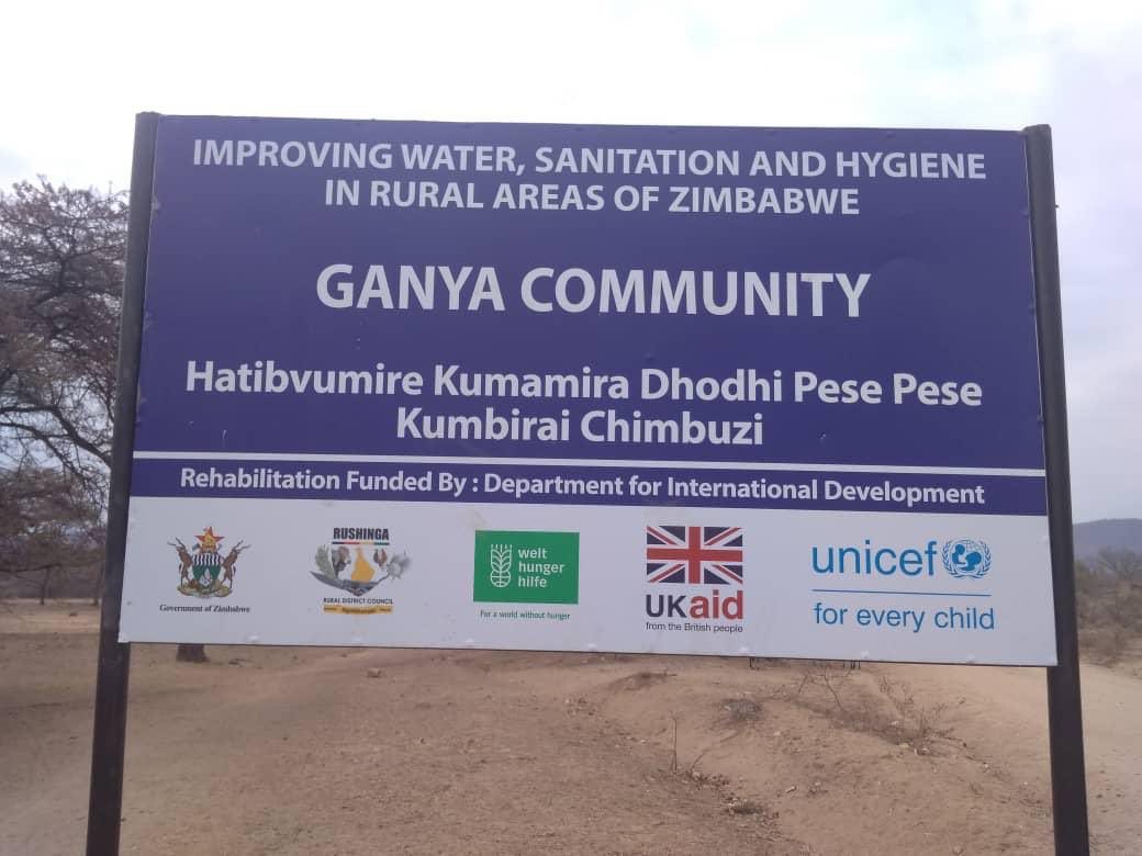 Makazopidirwa be Unicef, UKAID nemaGerman WHH pachivanhu. MusaMamire Madhodhi pese pese. Hakuite mhani. Nxa. They had to translate common sense. Then you see the most literate writing on this plaque in Madhodhi acho 'Tochaita Chete' 🤡🤡🤣🤣🤣