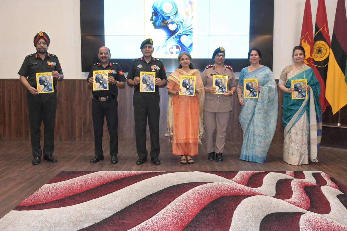 #WeCare 

Base Hospital Delhi Cantt celebrated #InternationalNursesDay on the theme 'Our Nurses, Our Future: Economic Power of Care'. GOC Delhi Area thanked the fraternity for their contribution & released, 'Abhivyakti,' a magazine compiled by MNS officers. 
 
@adgpi