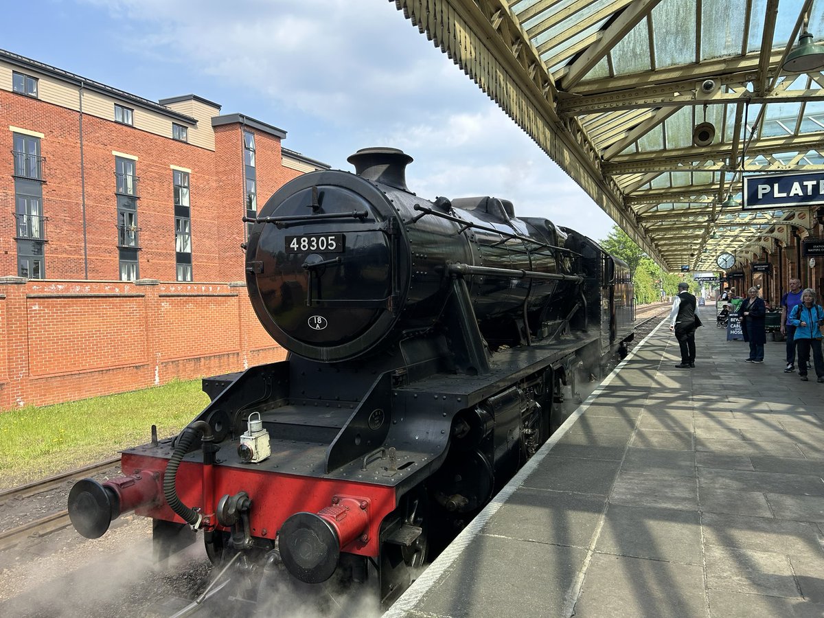 Branch line day yesterday at @bluebellrailway main line day today @GcrGreat with 8F 48305