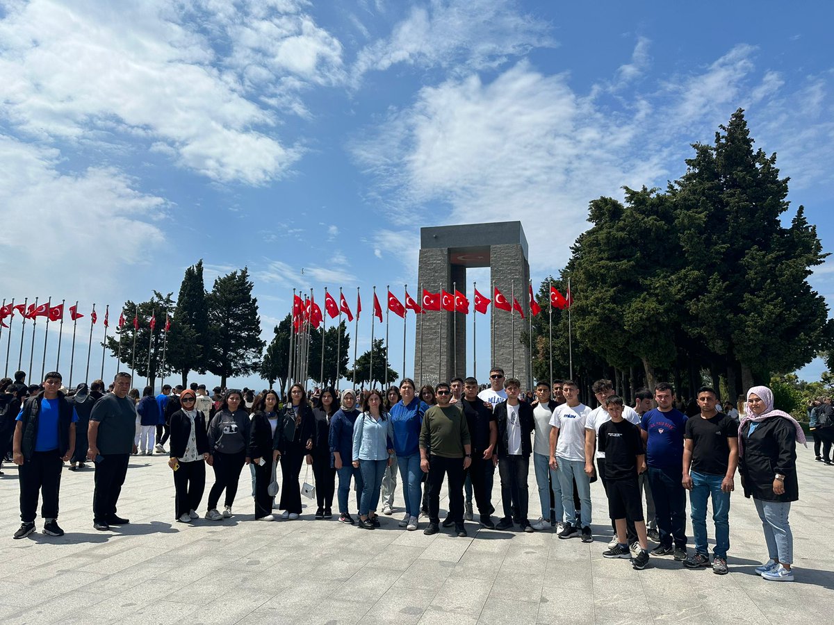 Ögrencilerimiz ile Çanakkale şehitliğini ziyaret ederek şehitlerimizi rahmetle ve minnetle aniyoruz. <a href="/senirkentmem/">Senirkent İlçe Milli Eğitim Müdürlüğü</a> <a href="/ispartamem/">Isparta İl Millî Eğitim Müdürlüğü</a>