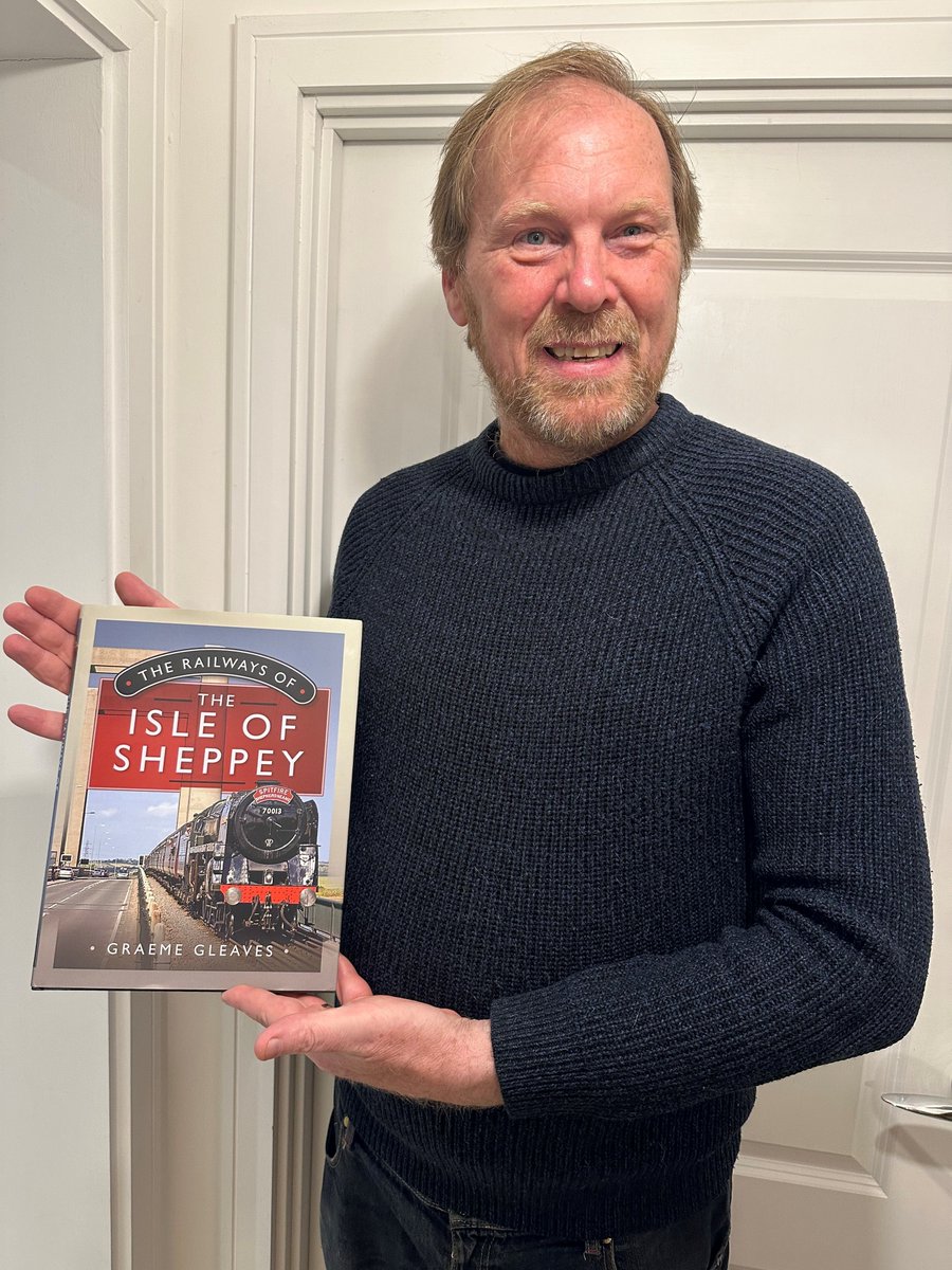 👋🏻 Meet the author 👋🏻

Here's Graeme Gleaves showing off his new release - The Railways of the Isle of Sheppey 🚂📸

🛒 buff.ly/4b0HYWF