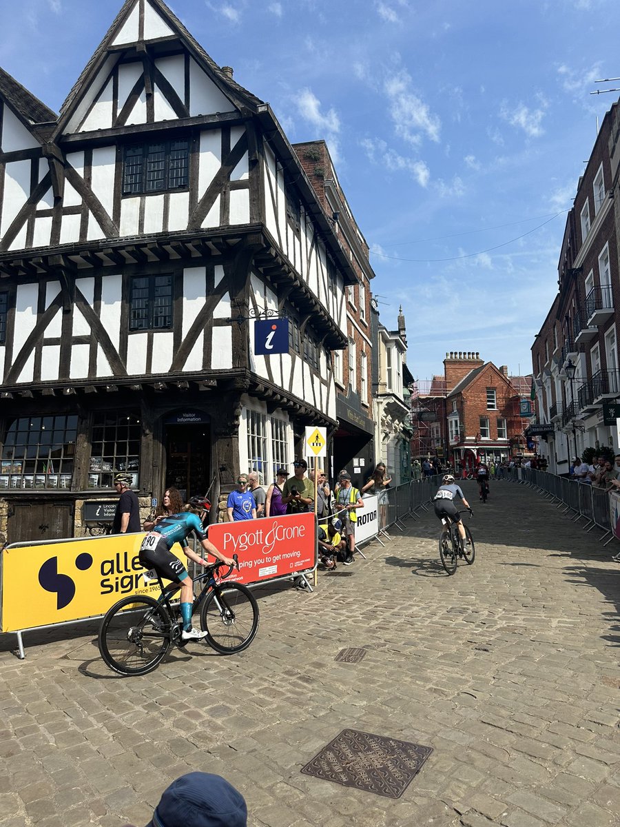 What a race, going fullgas <a href="/LincolnGrandPri/">Rapha Lincoln Grand Prix</a> #ladiesRace <a href="/PygottandCrone/">Pygott & Crone</a> <a href="/rapha/">Rapha</a>