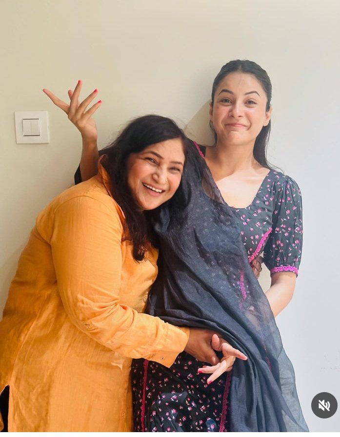 Shehnaaz wishes happy mother's day to her loving Amma 😊❤️both looking cute 🥰 #HappyMothersDay #ShehnaazGill