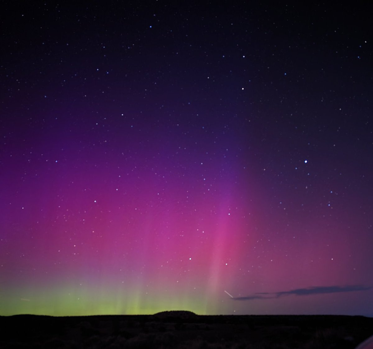 SLCScanner's tweet photo. #Vernal #Utah last night. Courtesy of @spncrprtr #utwx #aurora #NorthernLights https://t.co/xqrigSHbmp
