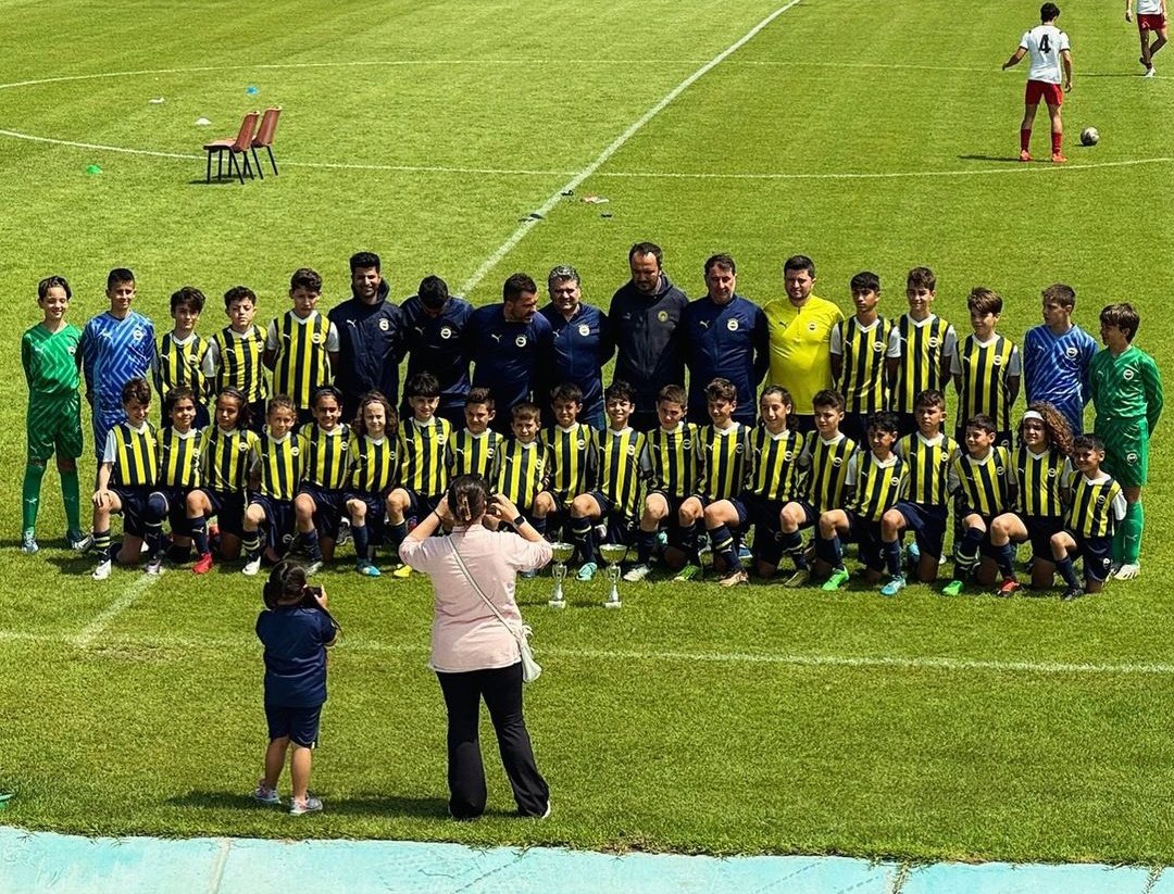 Fenerbahçe U10 ve U12 takımlarımız Rodos Cup turnuvasını şampiyon olarak tamamladı. Tebrikler 👏👏👏