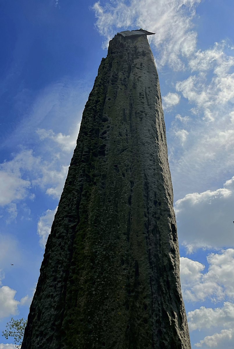 The Rudston monolith on the Yorkshire Wolds is, in my view, the greatest prehistoric monument in the British Isles. The largest standing stone in the British Isles at nearly 8m tall, and part of a vast Middle Neolithic monumental complex.
#StandingStoneSunday