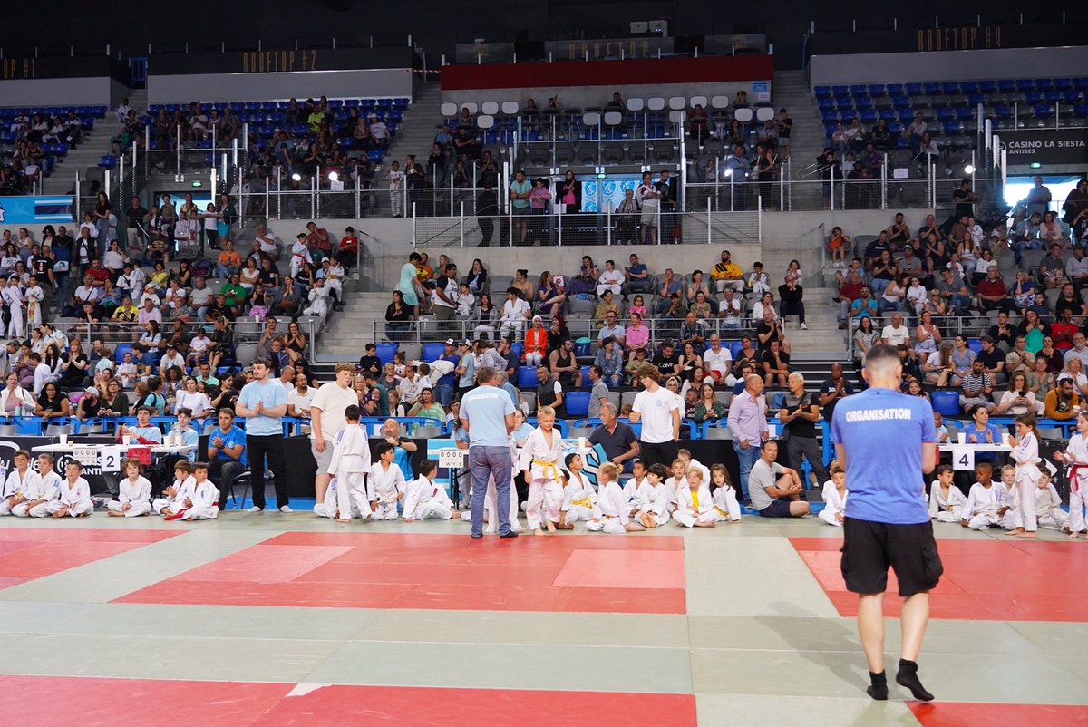 🏆 Très heureux d’assister au trophée Audiffren organisé par le Judo Club #Antibes Bravo aux 900 enfants de tout le département qui ont participé à ce remarquable tournoi en mémoire de Jean-Louis Audiffren, ancien judoka de haut niveau. Ce bel hommage est rendu en présence de…