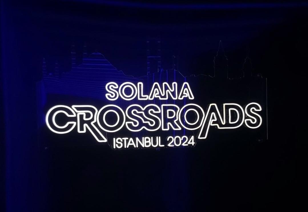 Sağ salim atlattığımıza göre, Solana Crossroads hakkında düşüncelerimi paylaşmak istiyorum.

Solana Crossroads, sanıyorum ki ülkemizde gerçekleştirilen ve uluslararası kitleye hitap eden etkinlikler arasında, en talihsiz olanıydı. Özellikle de etkinliğin tamamen B2B odaklı…