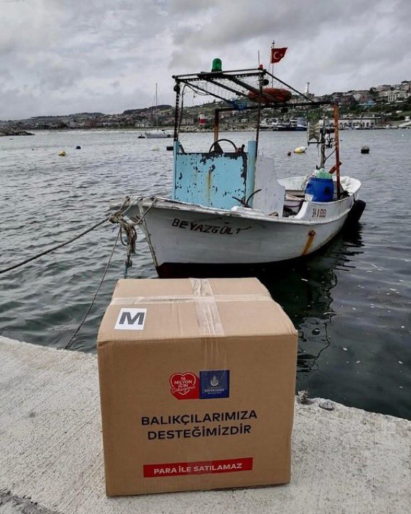 Teşekkürler Ekrem İmamoğlu 

İBB, Arnavutköy ve Şile’deki küçük ölçekli balıkçılara ücretsiz tekne bakım malzemesi dağıttı.