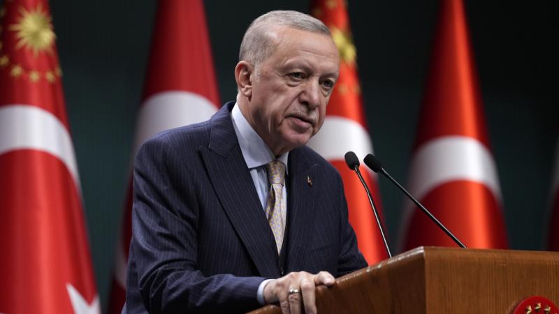 Cumhurbaşkanı Erdoğan: 'Netanyahu ortaya koyduğu soykırım yöntemleri ile Hitler'i de kıskandıracak seviyeye gelmiştir.' trtavaz.com.tr/haber/tur/avra…