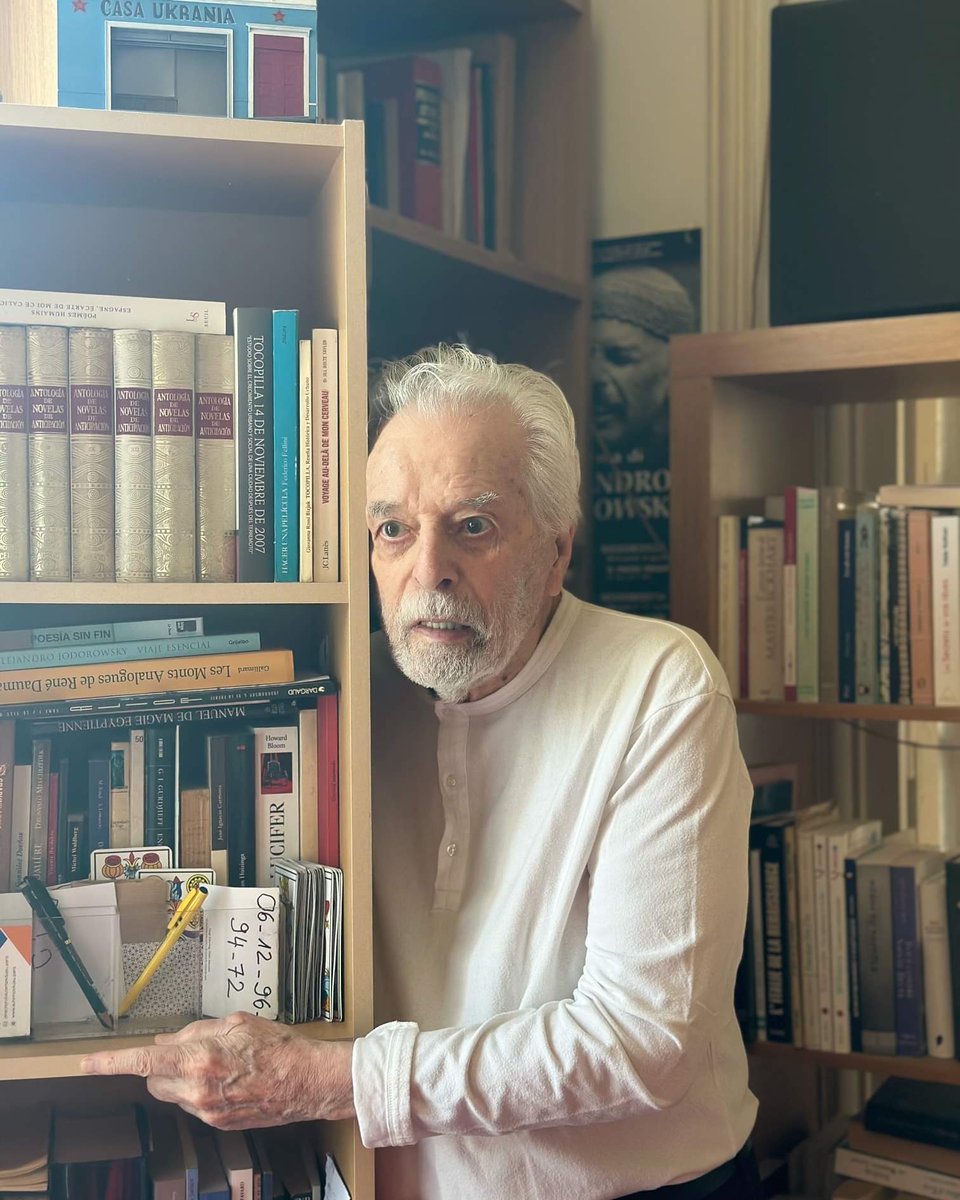 Hoy es domingo, mi día donde mi corazón descansa conversando contigo.
Hoy, compartiré contigo siete pensamientos sólo positivos.

1. No nos preocupemos de llegar, sino de avanzar. 
Ir avanzando es ir llegando.

2. Un Maestro, aunque sea el mejor de todos, solo puede enseñarnos a