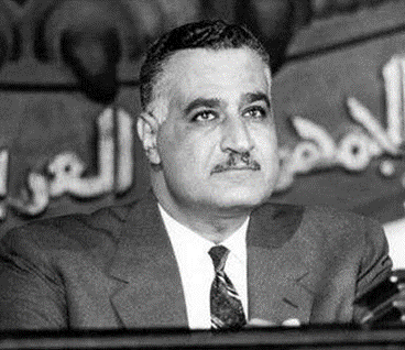 Scena6
Do gry na wielu fortepianach Izraela zyskał okazję, gdy prezydent Egiptu Gamal Abdel Naser w lipcu 1956 r. ogłosił nacjonalizację Kanału Sueskiego. Odbierając Wielkiej Brytanii i Francji ich własność