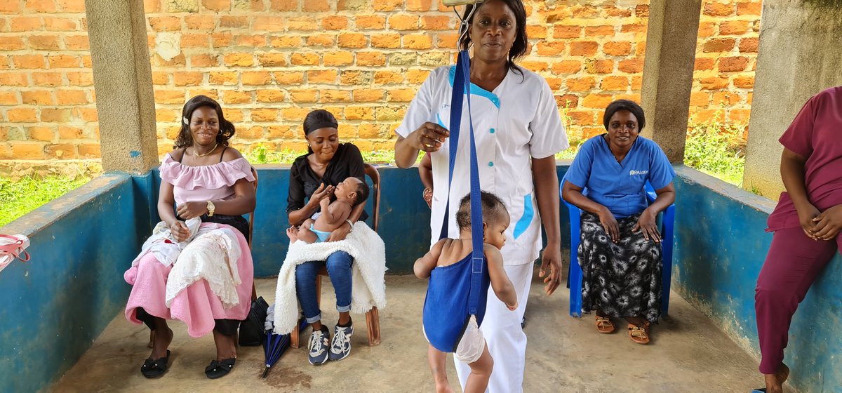 Journée internationale des #infirmières! Lisez l'histoire qui raconte le travail de Matondo Lutekayindulanga. Depuis 11 ans, elle est infirmière titulaire du centre de santé de Loma, à #Mbanza_Ngungu🇨🇩. Elle se bat pour sauver les enfants du #paludisme⬇️ 🔗afro.who.int/fr/countries/d…