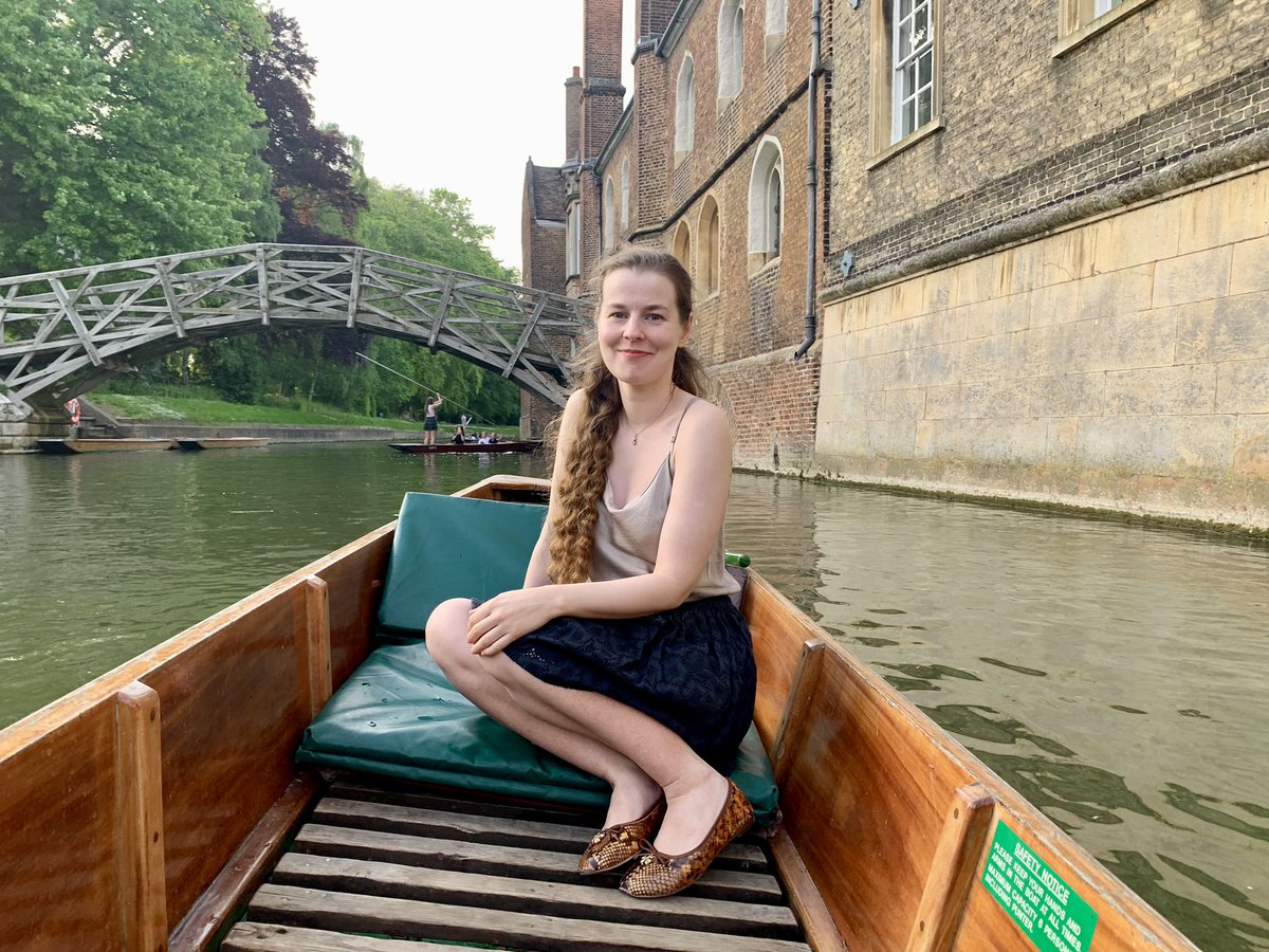 Arriving to college, but via the river! ⛵️ (Behind me is the bridge I cross a couple of times every day.) @QueensCam