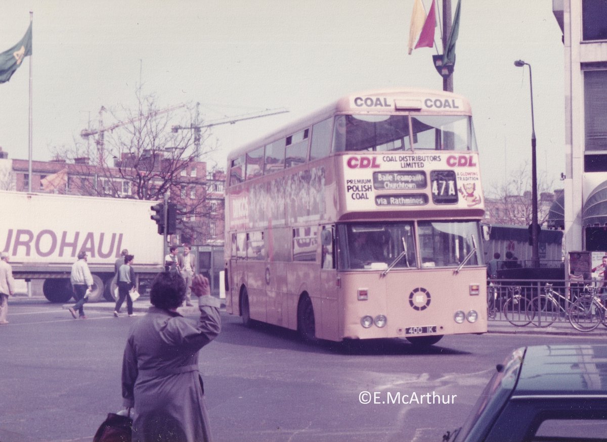 Donnybrook's D400 turning onto D'olier street on a 47A to Churchtown. 30th April 1984. #dublinbus @OldDublinTown @PhotosOfDublin #dublin1984