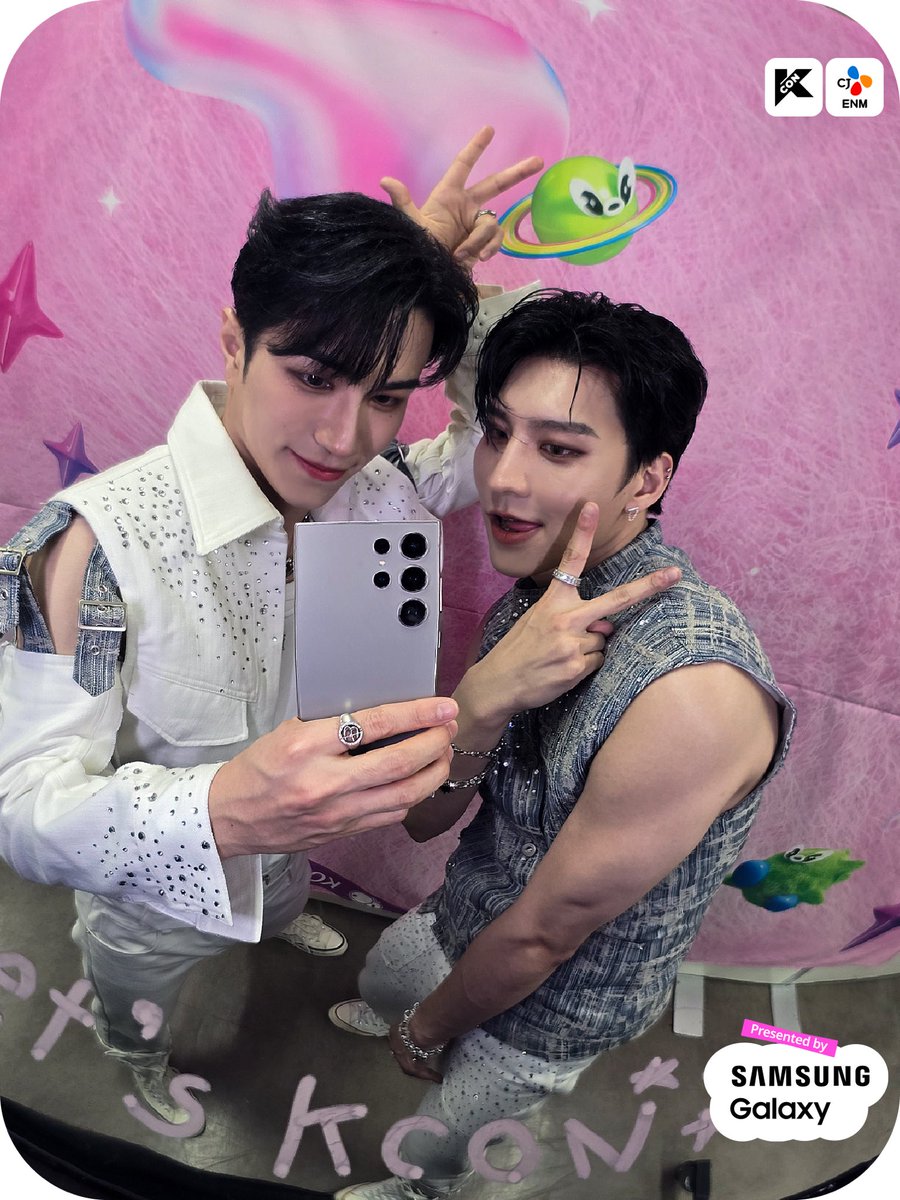 kconjapan's tweet photo. [#KCONJAPAN2024]

📸 #VANNER MIRROR SELFIE 
📍 MAY 12 (SUN)

Too cute to handle 🤦‍♀️❤️
かわいすぎ🤦‍♀️❤️

🎈2024.05.10.-05.12
✨Let's #KCON! https://t.co/n70v4Au7mR