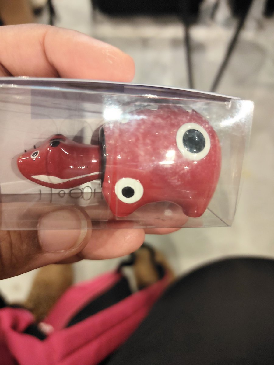 BLJapanTaiwan's tweet image. #Toptap Time!

#Fanmeeting is at *undisclosed location in *unmarked building in Shibuya. 

Postcard prezzies from the fan club. My bday prezzie is an Akabeko, a legendary cow from my prefecture, Fukushima.
 
I love tiny venues. Bouta hang out in his armpit.
#ToptapBirthdayParty