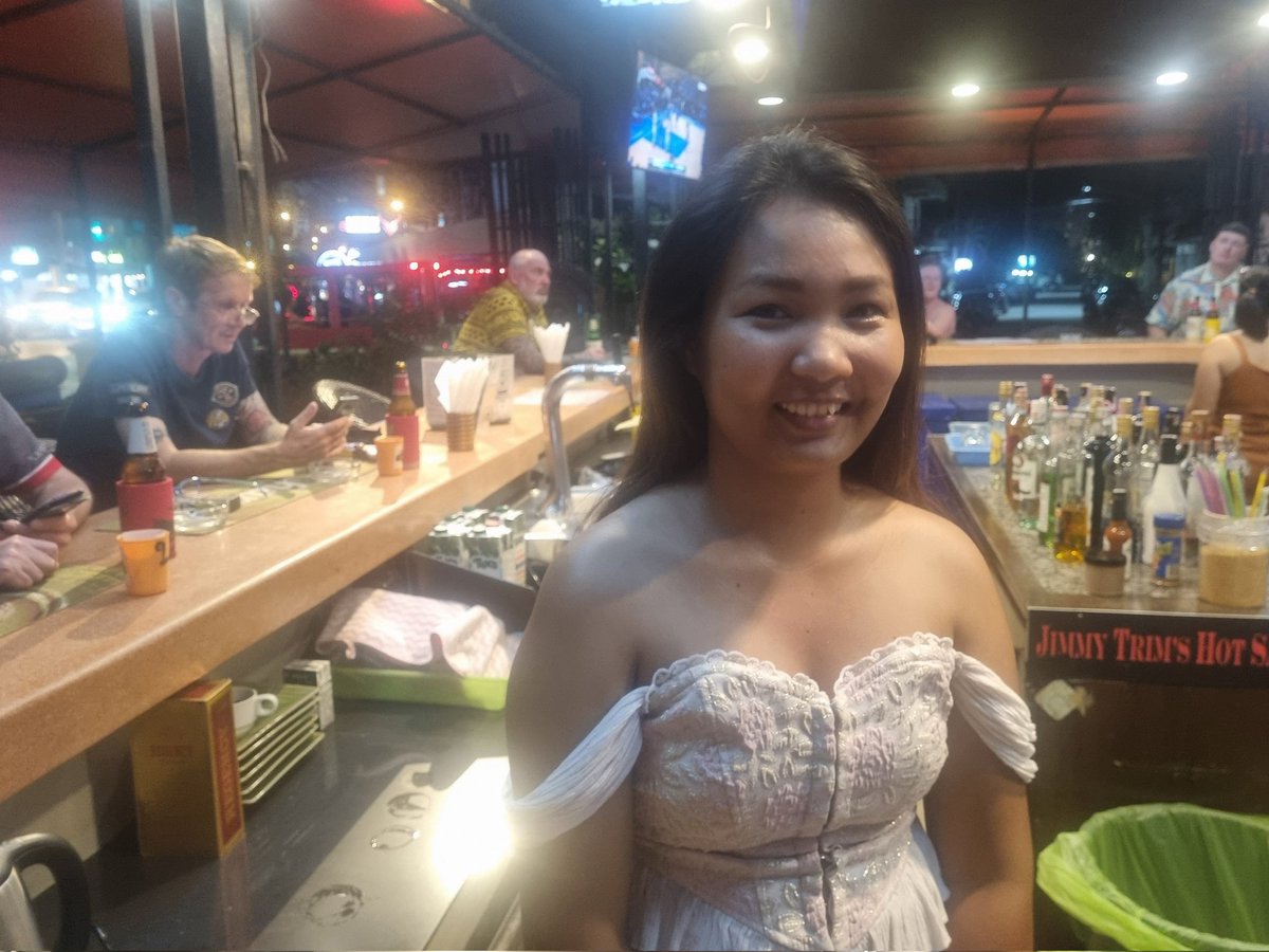 We all welcome Pui to Beergarden she's one of the new faces around here. Lovely girl, she's from Surin.

Big game tonight at 2230 with Man Utd v Arsenal... who you pulling for?

Tomorrow, we will be closed for a staff day off, but hopefully back to normal next week

#kamalabeach